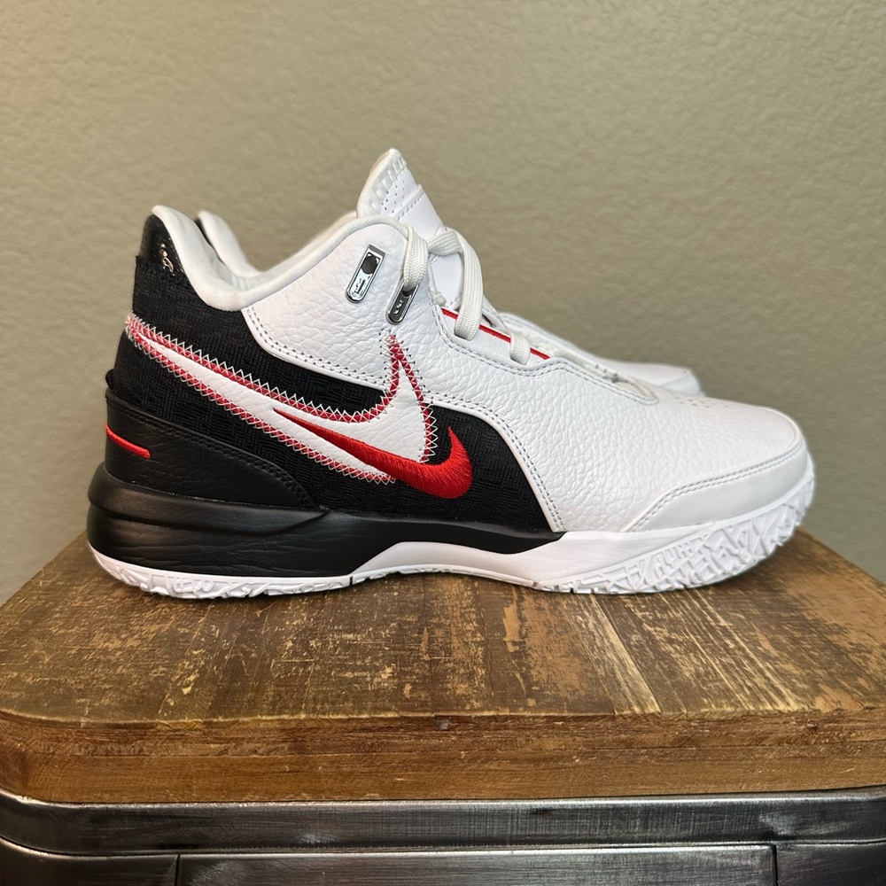 Like new! Nike Zoom LeBron NXXT Gen Amped Basketball Sneakers
